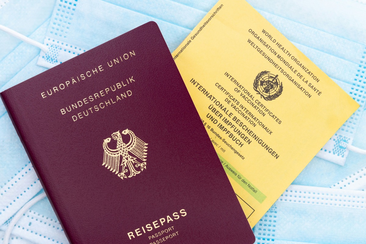 Schengen Visa for Indians 2025 – Complete guide on countries, documents, checklist, fees, and online application process.